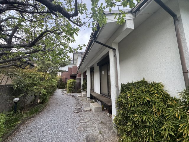 -三丁目不動産-　熊谷市船木台1丁目　二世帯住宅向きの庭|たまにはお庭で休日を過ごしてみるのもよいかもしれません