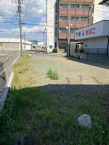 136坪の平坦地・二面接道・アパート用地に好適～みどり市大間々町大間々～の外観|建物から県道側を望む。10m道路へ直結する開放的な視界