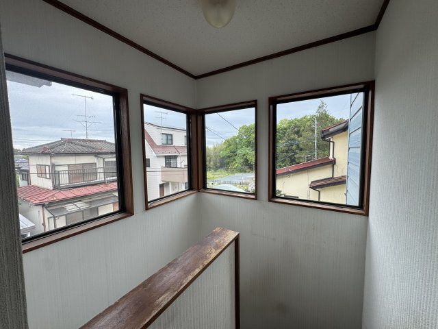 -三丁目不動産-　寄居町富田　昭和59年4月築の内装|明るい色調の室内です