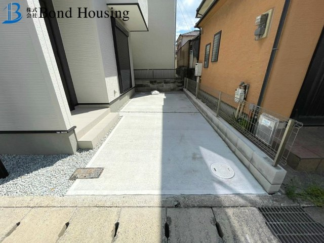 人丸小学校 区　JR朝霧駅徒歩10分　朝霧町１丁目　新築戸建の駐車場