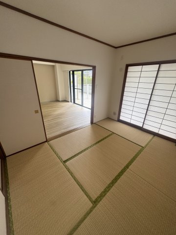 ライオンズマンション越谷南の和室|畳の上でゆっくりとくつろげる和室です