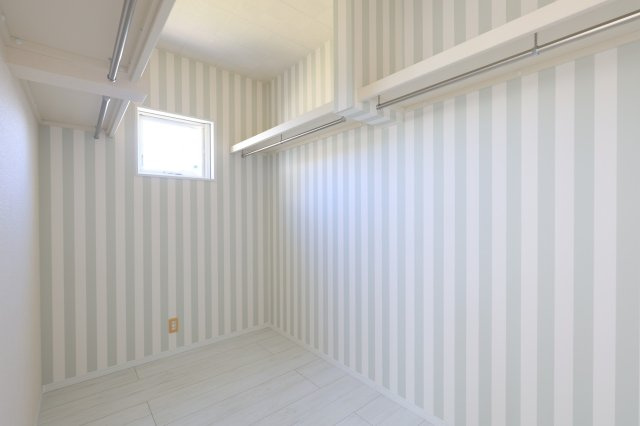 【築3年】デザイン◎安心のヤマダホーム施工　北群馬郡吉岡町 中古戸建の収納|季節物の衣類もすっきり収まるウォークインクローゼット