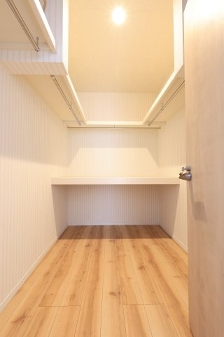 【築3年】デザイン◎安心のヤマダホーム施工　北群馬郡吉岡町 中古戸建の収納|大容量のウォークインクローゼット付きで、衣類や季節物もすっきり収納。
お部屋を広々と使える、ゆとりあ