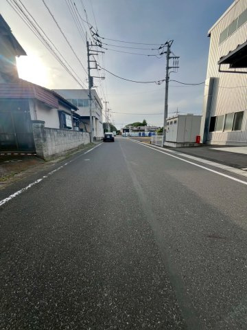 東新町　売土地の前面道路含む現地写真