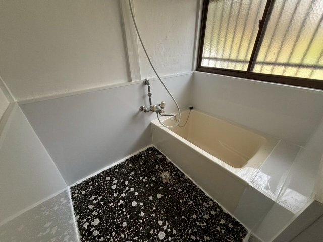 中古物件桐生市広沢4丁目の浴室|ゆったり過ごせるお風呂です