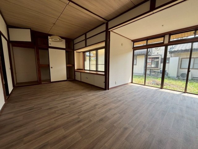 中古物件桐生市広沢4丁目の洋室|落ち着いた色調の洋室です