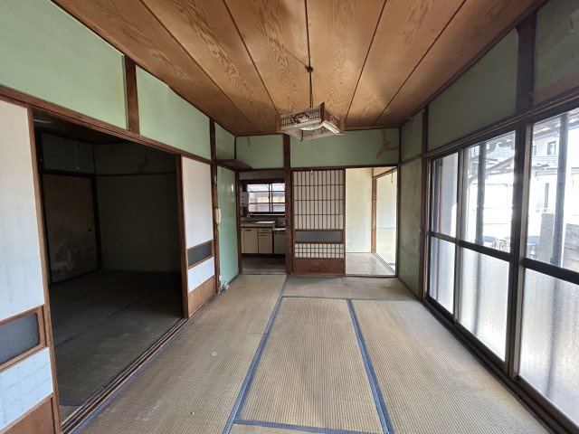 群馬県桐生市境野町３丁目　～利便施設が充実！水と緑に恵まれた、穏やかな平坦地の住宅街。～の和室|風が通り抜ける2面採光の設計、季節を問わず快適な室内を保てます。