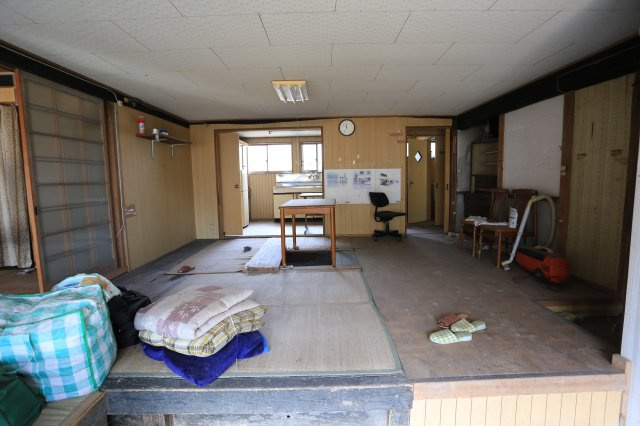 群馬県吾妻郡中之条町大字山田 DIYやリノベ向け古民家の居間・リビング|ダイニングと和室が隣接。改修計画が立てやすい構造