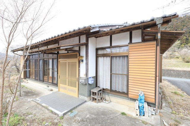 離れ・車庫倉庫を備えた平屋住宅 郷原駅8分～東吾妻町郷原～