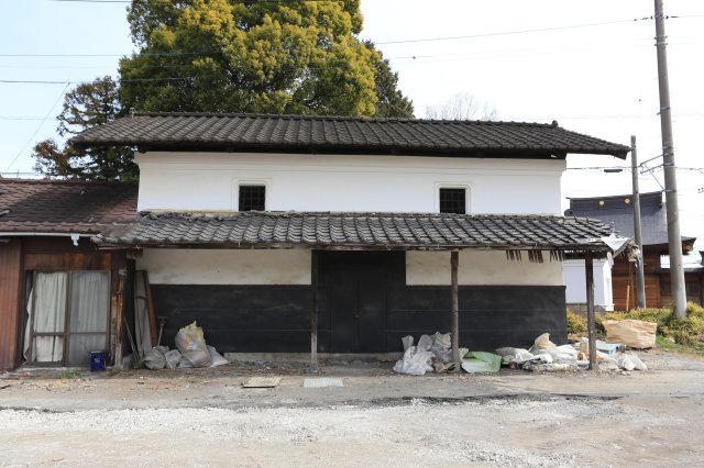 南向きバルコニーと蔵のある暮らし・5LDK住宅｜渋川市中村の外観|敷地内に趣ある土蔵あり。収納やアトリエなど多目的に活用