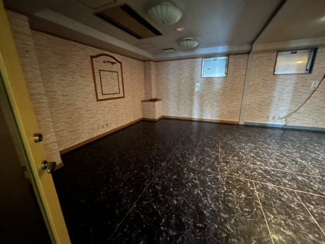 駅近×一棟 前橋市千代田町 多目的ビルのその他|美しい大理石調の床材が際立ち、ゲストを高級感でお迎えできます。