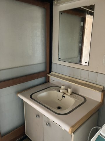 桐生市川内町四丁目中古戸建の独立洗面台|独立洗面化粧台が付いています