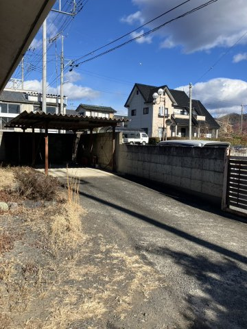 桐生市川内町四丁目中古戸建の駐車場|車をお持ちの方に嬉しい駐車場付きの物件です