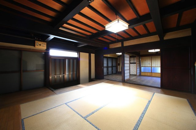 群馬県沼田市町田町 中古戸建の和室|柔らかい畳が心地よい和室