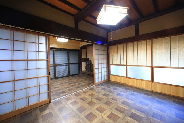 群馬県沼田市町田町 中古戸建の洋室|落ち着いた色調の洋室です