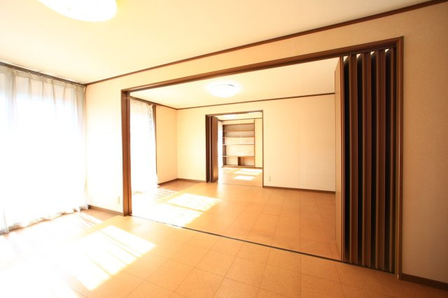 群馬県沼田市町田町 中古戸建の洋室|広々使用することも可能♪