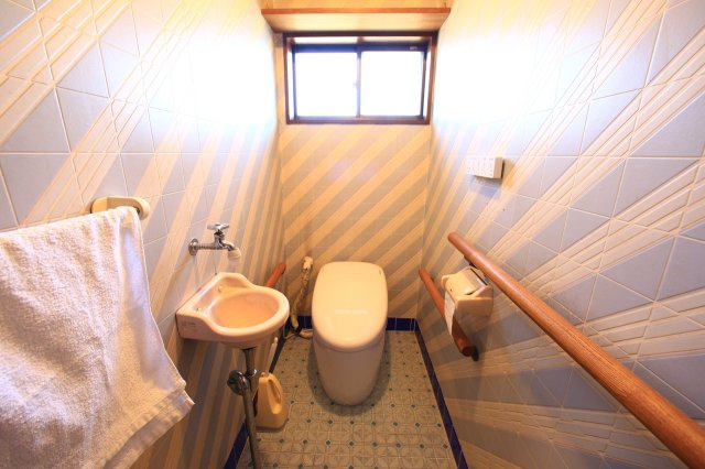 群馬県沼田市町田町 中古戸建のトイレ|落ち着いたトイレです