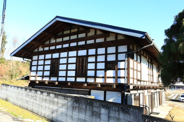 群馬県沼田市町田町 中古戸建の外観|横から見た母屋です