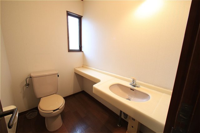 群馬県前橋市川原町　中古戸建のトイレ|落ち着いたトイレです