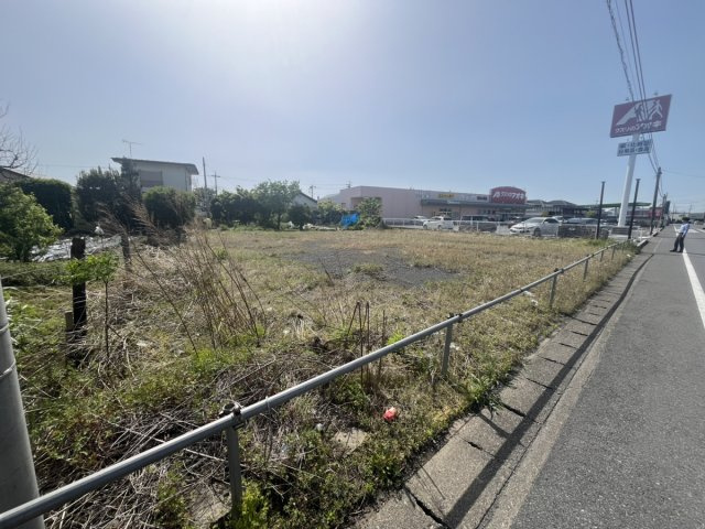 太田市新田木崎町　売土地の前面道路含む現地写真