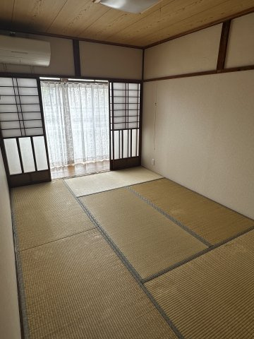富岡市中高瀬の中古一戸建の和室|日本らしい落ち着いた雰囲気の和室です