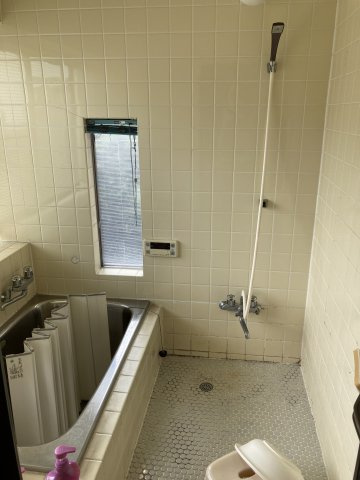 桐生市境野町農地付き中古戸建の浴室|コンパクトで使いやすいお風呂です