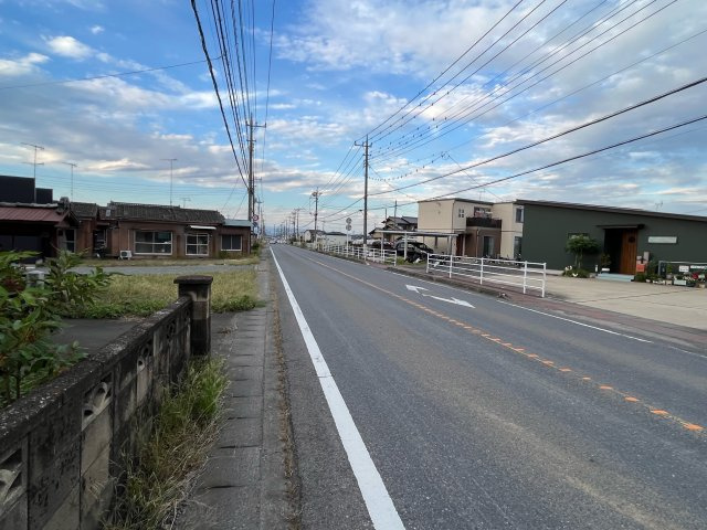 太田市中根町売地【新開発該当地】の前面道路含む現地写真