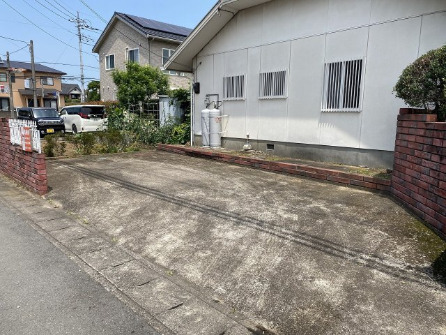 伊勢崎市境三ツ木　戸建ての駐車場|駐車場に車を止められます