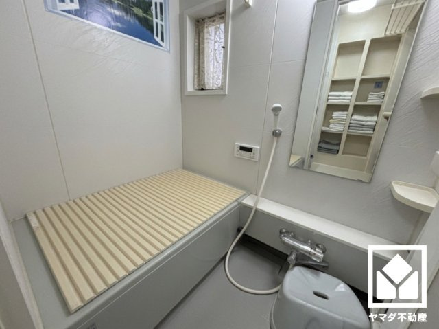 伏見区石田大受町の浴室|※本画像は空室時の写真を加工し、家具・小物等を撤去したイメージです。
実際の仕様とは異なる場合がございます。