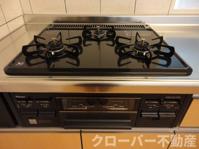 シャトーミニヨンのキッチン|３口ガスコンロ