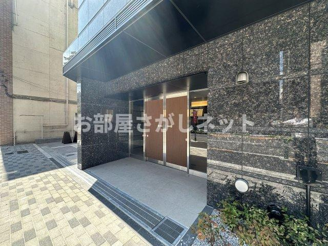 コンシェリア東京 ＜ＨＩＧＡＳＨＩＪＵＪＯ ＲＥＳＩＤＥＮＣＥ＞のエントランス