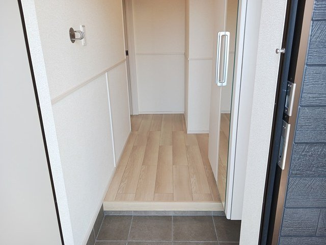 サンライズ・ＭＩＴＯ　Ａの玄関|ゆったりとした玄関です