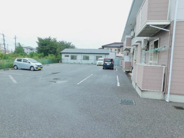 メゾンソリアードの駐車場