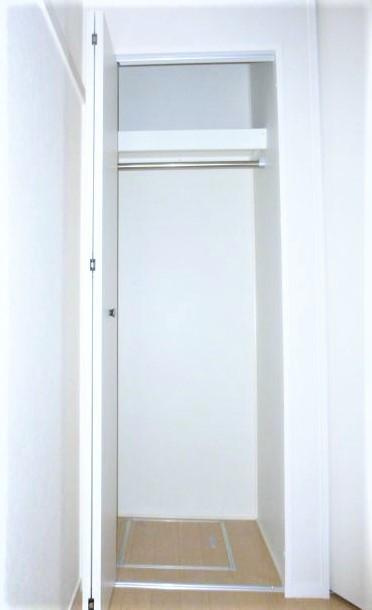 府中市清水が丘２丁目のアパートの収納