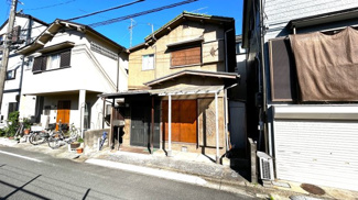 【外観】 | 茨木市上中条2丁目売り土地 | ■6.4m間口の広い整形地です（土地面積62.93平米）■建築条件がないためお好きなハウスメーカーにて建築が可能です！■人気の養精中学校のエリア！■周辺にはスーパーやドラッグストアなど商業施設が充実！
