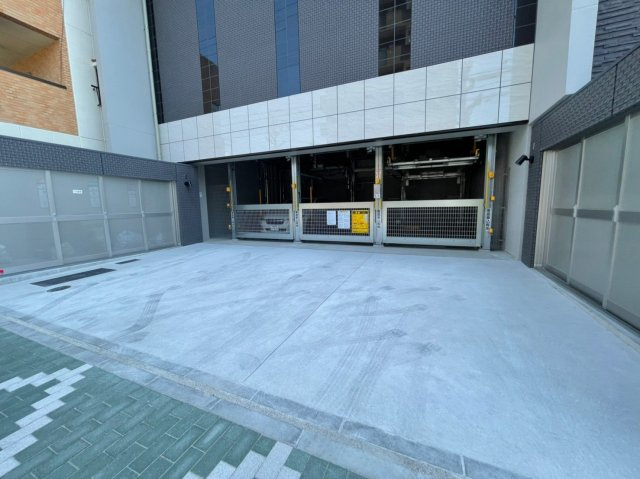 エスリード金山エクセア　名古屋市賃貸　仲介手数料無料の駐車場|エントランス