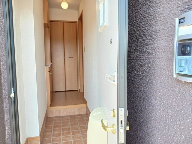 ノーヴァトワーレ　Ｆの玄関|きれいな玄関です
