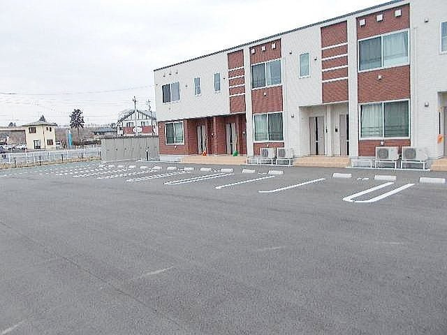アルモニーＢの駐車場