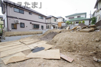【外観】 | 【仲介手数料無料！！】稲城市平尾1丁目　新築戸建て（全2棟）No1　5780万円 | 令和8年5月31日撮影　建築中
