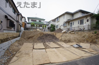 【外観】 | 【仲介手数料無料！！】稲城市平尾1丁目　新築戸建て（全2棟）No1　5780万円 | 令和8年5月31日撮影　建築中