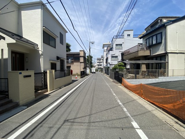 板橋区桜川3丁目 限定1区画の前面道路含む現地写真|伸びやかな南側約6ｍ公道に面する整形地
光と風を享受する心地よい立地
建築条件ございません
お好きなハウスメーカーにて建築できます♪