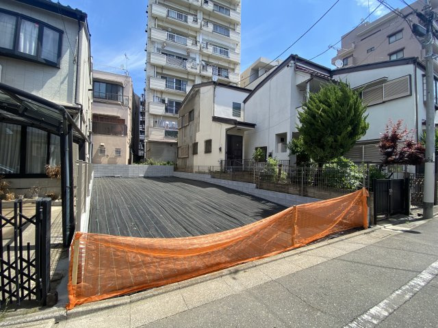 板橋区桜川3丁目 限定1区画の前面道路含む現地写真|東武東上線「上板橋」駅徒歩6分！
再開発の進む上板橋南口へ好アクセス
住環境の良さも魅力の建築条件なし売地