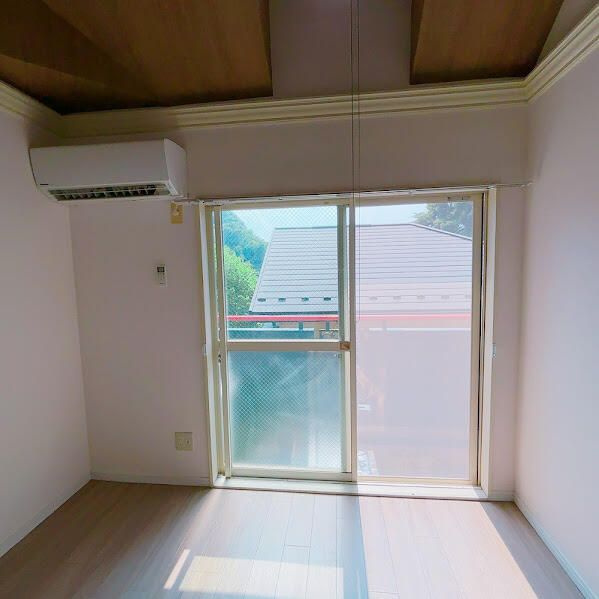 横須賀市根岸町２丁目のアパートの居間・リビング