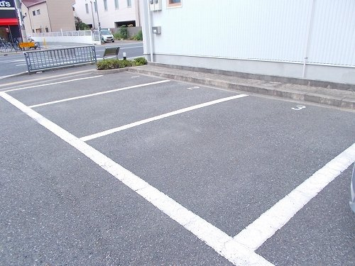 プレッソ新在家の駐車場