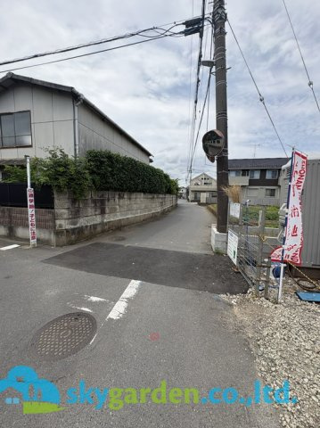 茅ヶ崎市今宿第１４　新築戸建　全２棟１号棟の前面道路含む現地写真