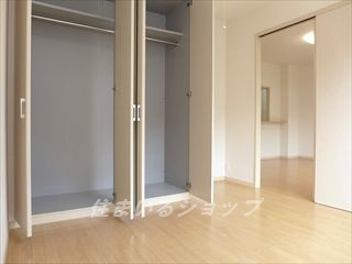 グレイスヴィラ・アラタニの収納|ミラー付きクローゼット