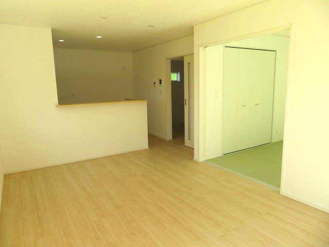 高崎市吉井町神保第２（全2棟）1号棟の居間・リビング