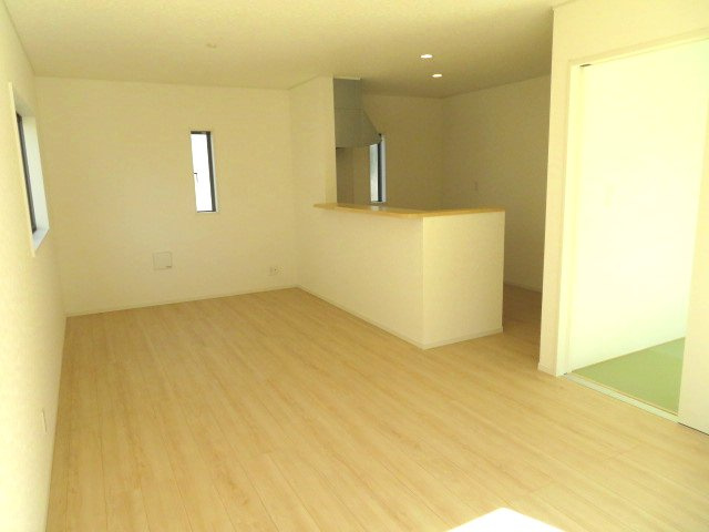 高崎市吉井町神保第２（全2棟）2号棟の居間・リビング