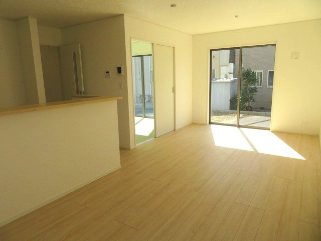 高崎市吉井町神保第２（全2棟）2号棟の居間・リビング