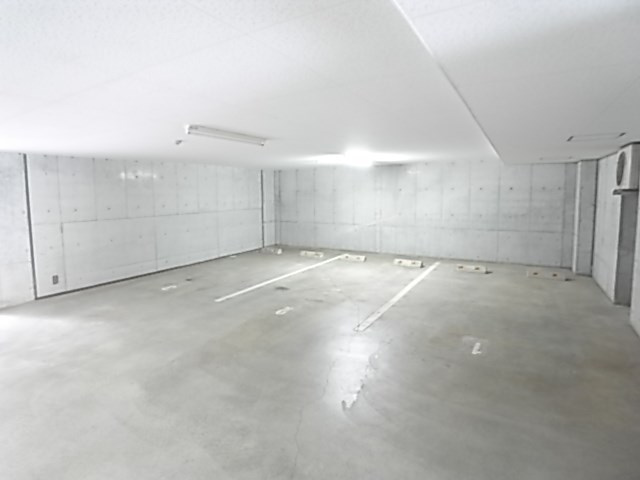THREE DEERの駐車場|カースペースがあります